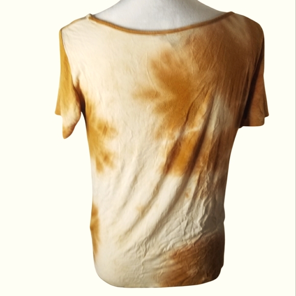 🦋SJS Soft Tie Dye Top With A Twist - Picture 3 of 4
